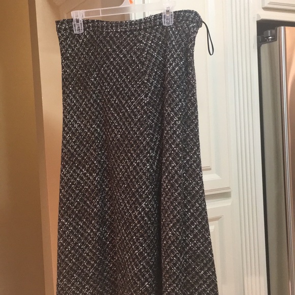 Women's Beautiful Tweed Skirt - Picture 1 of 5